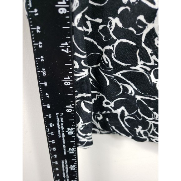 Christopher & Banks women's size 10 capris black & white print zip  pockets - Picture 2 of 8